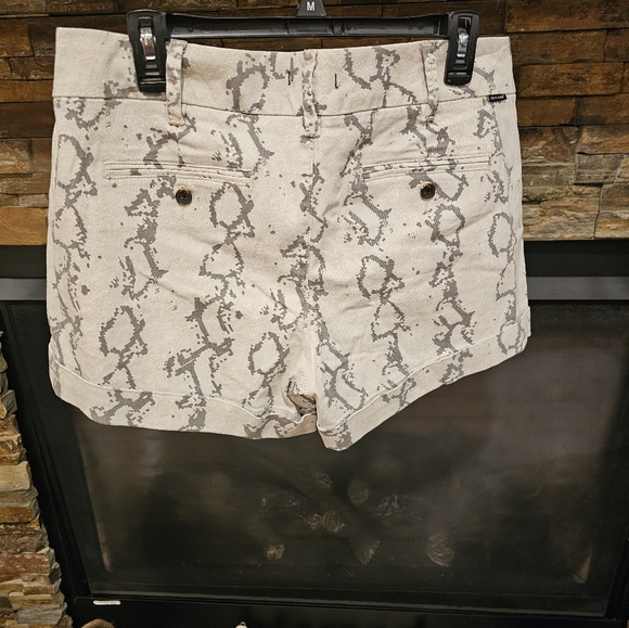 Dear John Size 31 Dress Shorts White/Grey snake print pattern like. - Picture 2 of 6